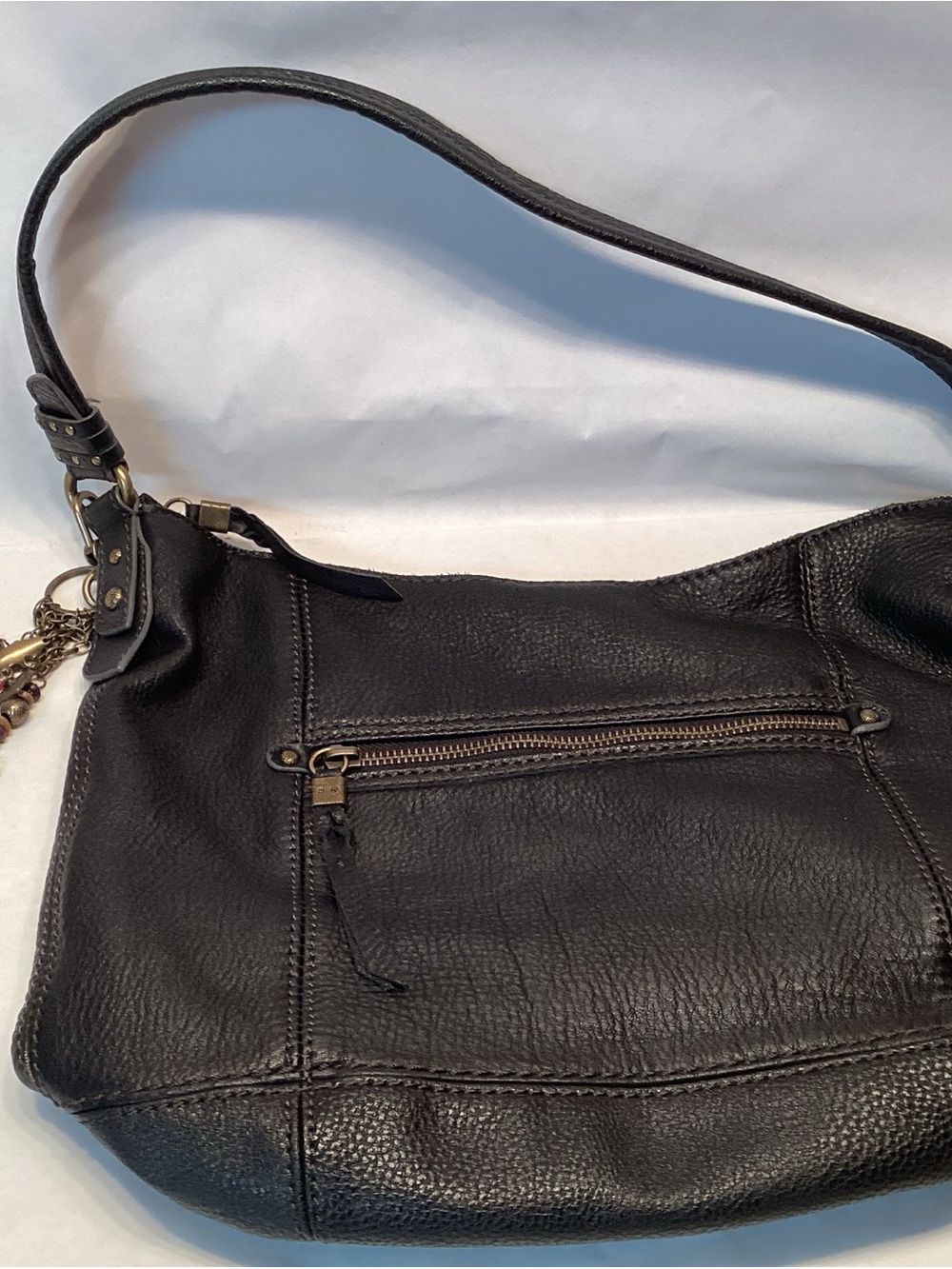 The Sak Sequoia Black Pebbled Leather Boho Shoulder Bag Purse w/Sak Charms